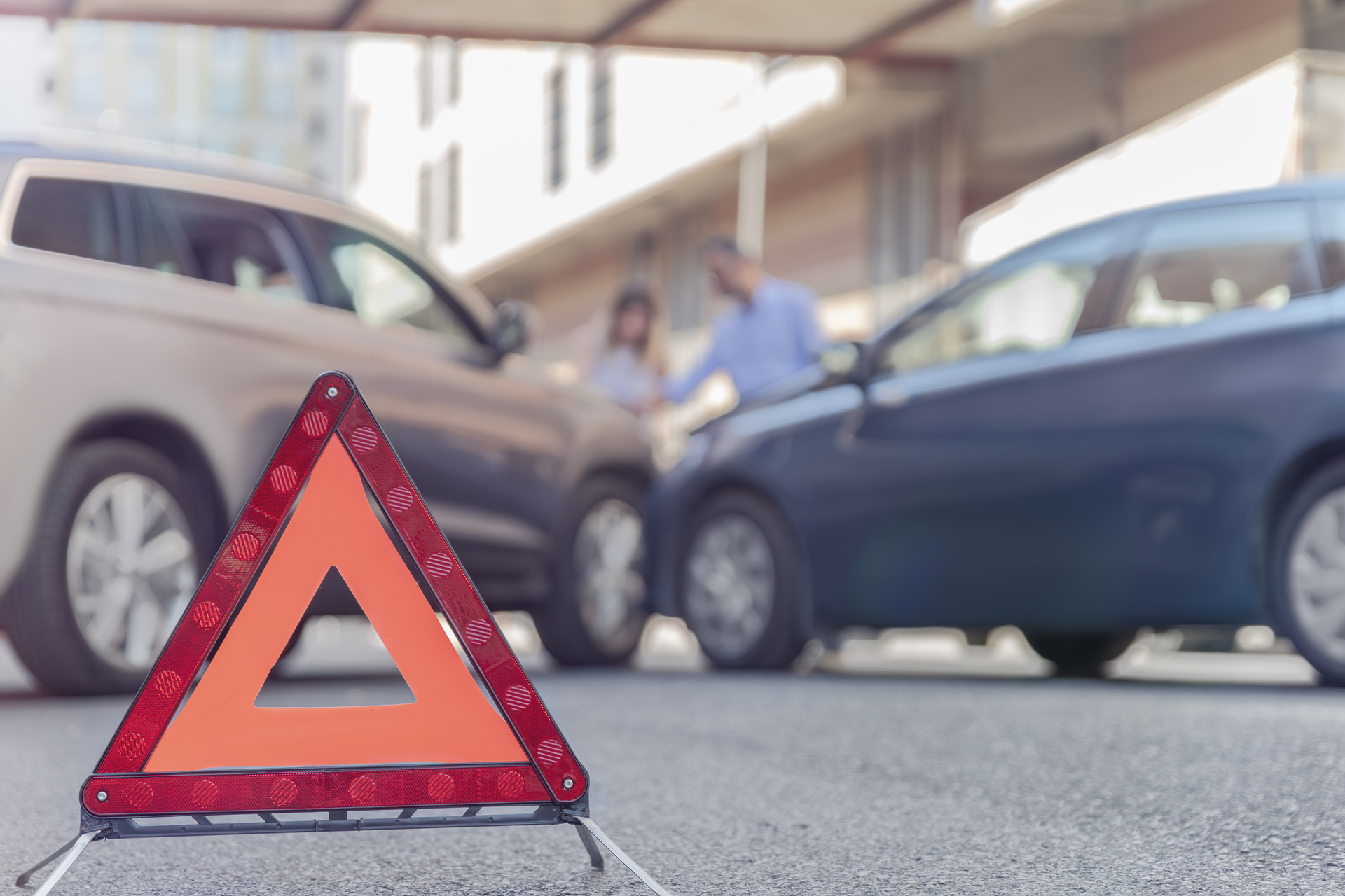 Bouračka a totální škoda: Kdy se vyplatí oprava a kdy auto raději prodat?