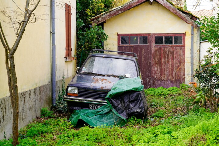Co s vrakem na zahradě?